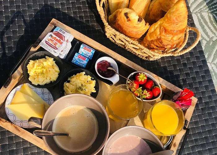D Hotes Le Bed & Breakfast 4*